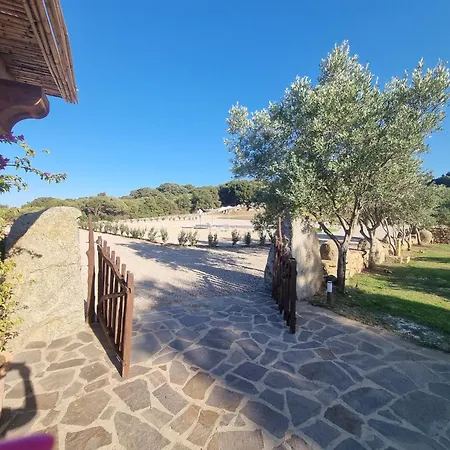 Agliuledda Sara&luigi Bed & Breakfast 3*